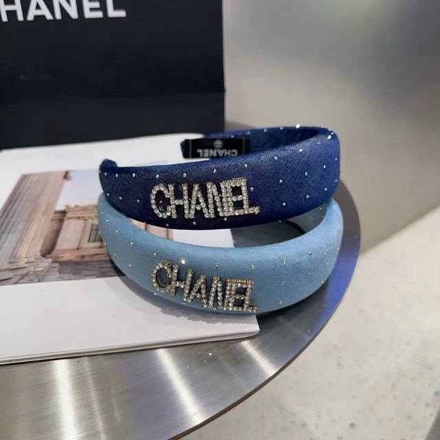 配包装盒 Chanel 香奈儿 最新款小香牛仔发箍，超级好看！名媛范儿十足，小仙女必备