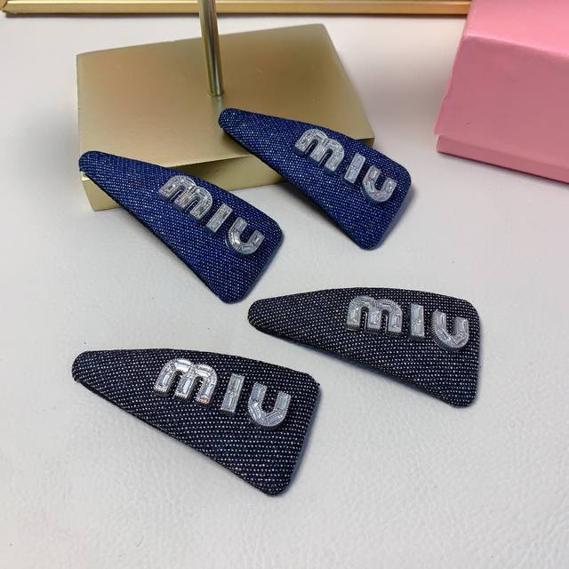 Miumiu缪缪 Miumiu发夹 牛仔捷克钻压夹边夹Bb夹日常精致小单品 气质百搭小仙女必入单品 宝藏款 闭眼入推荐款 一对