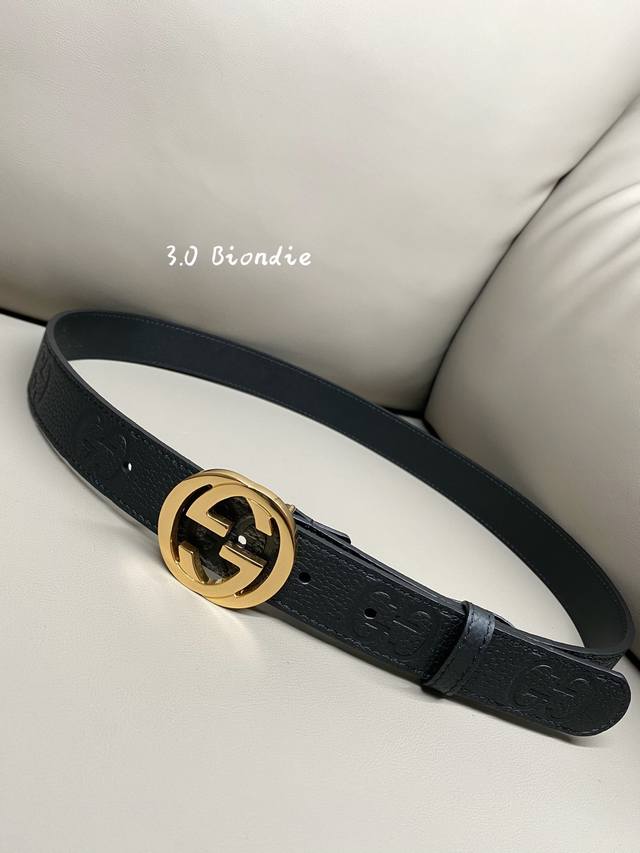 Gu～Cci Biondie 系列 3.0进口牛皮热压技术 这款腰带以黑色皮革匠心打造 缀饰几何造型扣互扣双G款 顶级