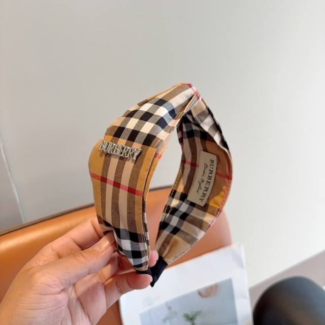 配包装 巴宝莉Burberry 新款高版本交叉款发箍，客供面料 细节全部实拍！非常耐看又百搭、适合各种场合搭配！