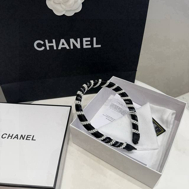 配包装盒 Chanel 香奈儿 最新款小香爆款珍珠发箍，超级好看！名媛范儿十足，小仙女必备