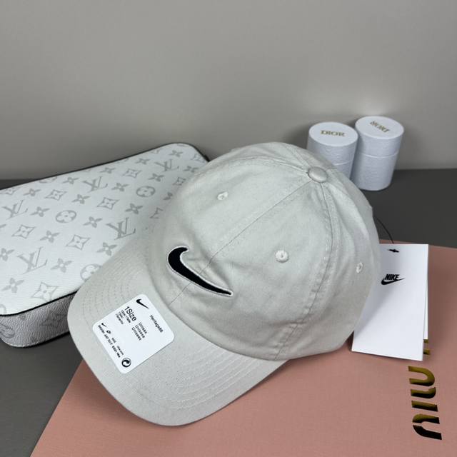 配防尘袋 新品 专柜品质，Nike细节就是完美 耐克拼接新款 官网步上新，代购版本 质量看细节好！