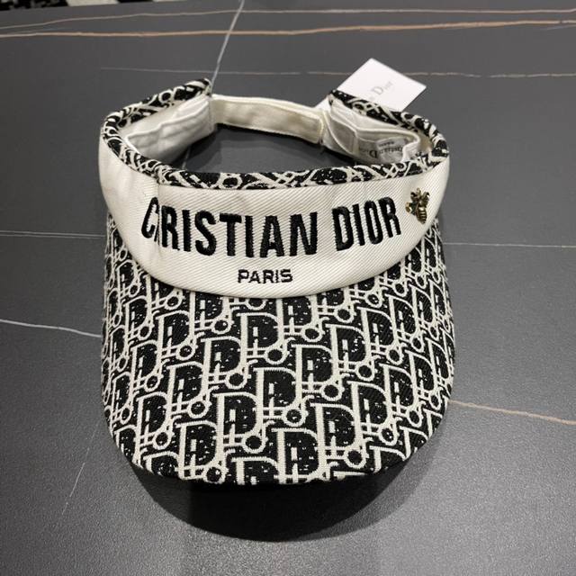 迪奥Dior 春夏原单新款专柜爆款刺锈字母空顶帽 越简单越高级，时尚雅致 懂货可以闭眼入手
