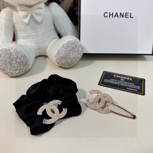 特 两件套 配全套包装 Chanel 香奈儿 今年最好卖的新款 Vintage中古复古链条发夹 超仙的一对 时髦精 随便入的款