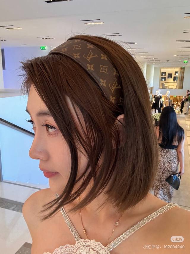 特 爆款来袭 配包装 专柜1比1 材质# Lv 路易威登 最新老花爆款，所见即所得，新款弹力质感手感都非常好 真的爱死了 买买买