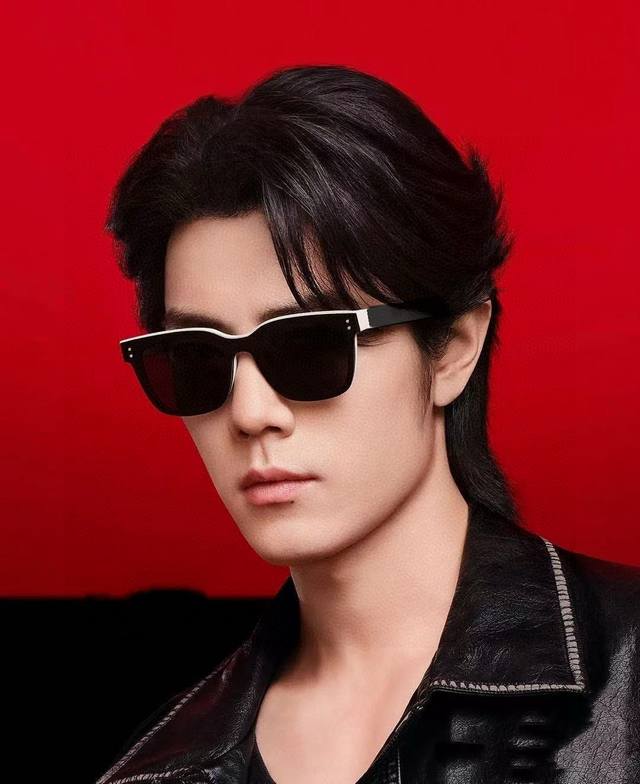 Gucci 新款连体尼龙偏光太眼镜，情侣款时尚方框太阳镜佩戴舒适网红潮流款墨镜，大气女人范儿，大脸小脸都好看 ！型号：G1110