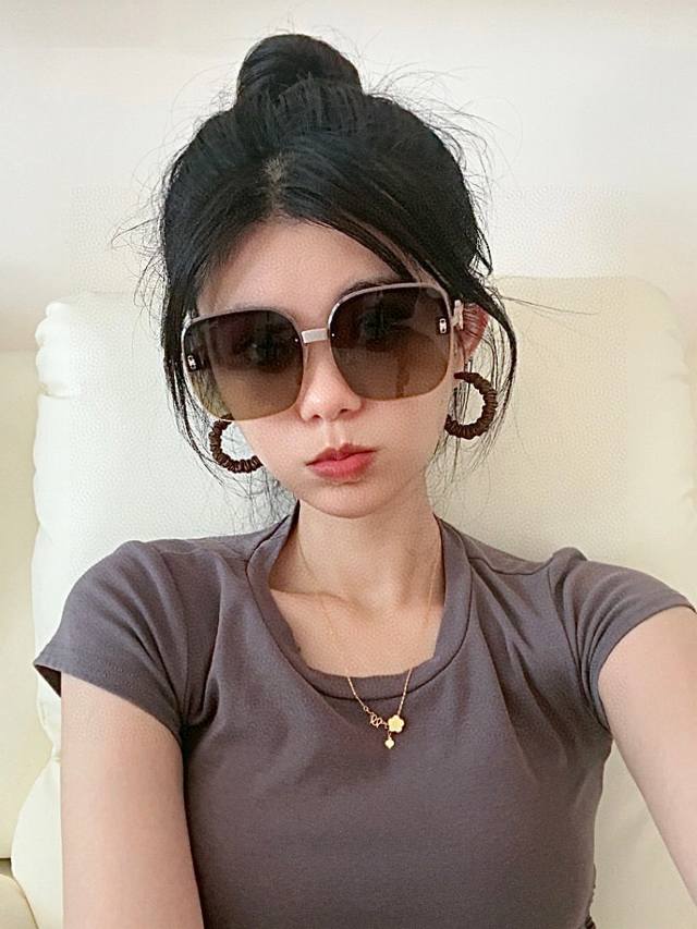 香奈儿-尼龙偏光太阳镜 2025开春新款 潮流爆款 时尚圆框偏光太阳镜 高品质 佩戴舒适 网红潮款墨镜 女士高清尼龙偏光太阳镜 高品质Tr镜框 型号：Ch175