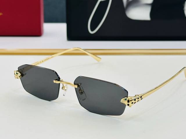 原版Cartie* 卡家 官网经典款 太阳镜 Ct0474S Size：56口16-140 电镀工艺精湛大牌品 W戴起来气质十足！纯钛