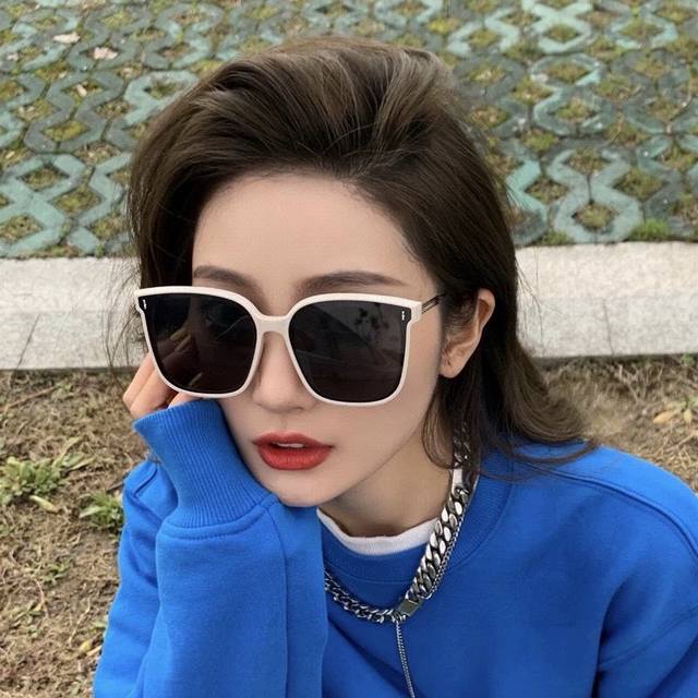 Gucci 开春新款 潮流爆款 时尚方框偏光太阳镜 高品质 佩戴舒适 网红潮款墨镜 女士高清尼龙偏光太阳镜 高品质Tr镜框 型号：G42803
