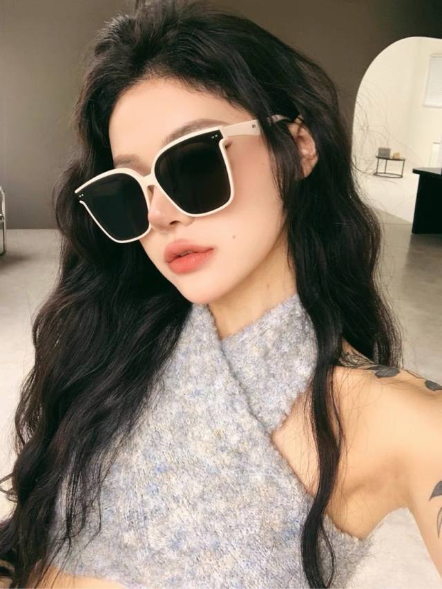新款 墨镜女网红潮牌街拍太阳眼镜时尚旅行太阳镜