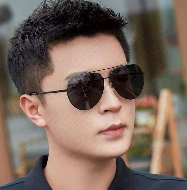 Gucci 男款炫彩飞行员偏光太阳镜 材质：高清尼龙加厚卡槽高清偏光镜片 无边框镜架颜型号：G9225