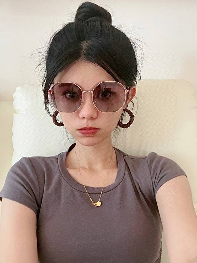 香奈儿Chanel2025官方众多明星同款 香奈儿新款大框偏光墨镜 宝丽来超清偏光太阳镜型号：C06068