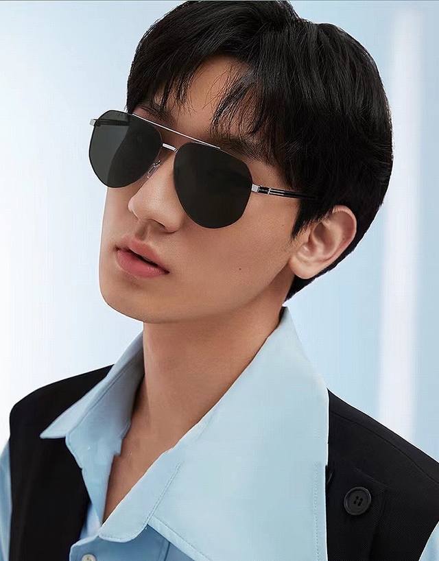 Gucci 男款炫彩飞行员偏光太阳镜 材质：高清尼龙加厚卡槽高清偏光镜片 无边框镜架颜型号：G4007