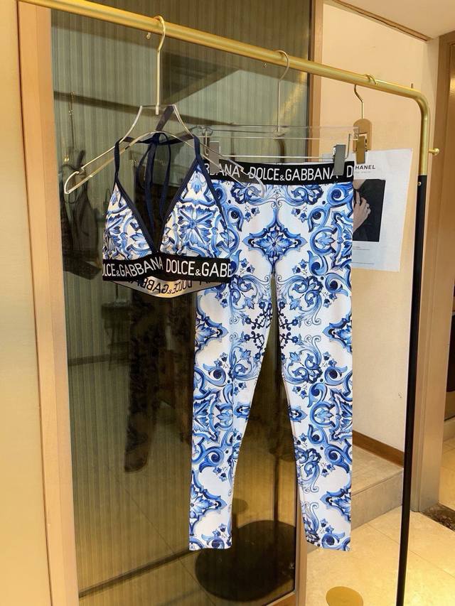 D&G新款高弹力健身瑜伽服运动套装~塑腰小背心 带胸垫 +修身提臀显瘦打底裤脚 码数：Sm L Xl