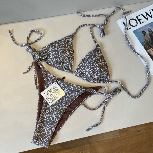 罗意威Loewe新款比基尼泳衣适合多种场景的游泳衣♀海边 游泳池 温泉 水上乐园 漂流都可以内搭外穿也完全可以 面料：透气舒适。速干弹性的游泳衣更加帖肤易清洗