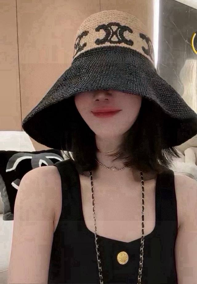 Celine赛琳拉菲草帽，拼色渔夫帽，高级刺绣Logo，做工贼难，供不应求，卖一个少一个，头围57Cm