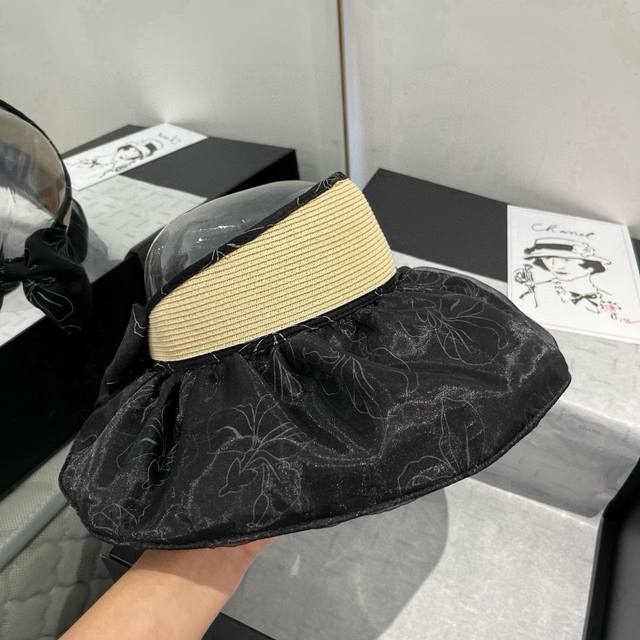 华伦天奴空顶遮阳帽，头围57Cm