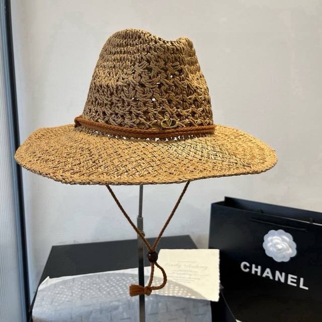 华伦天奴新款礼帽，咸草制作，头围57Cm