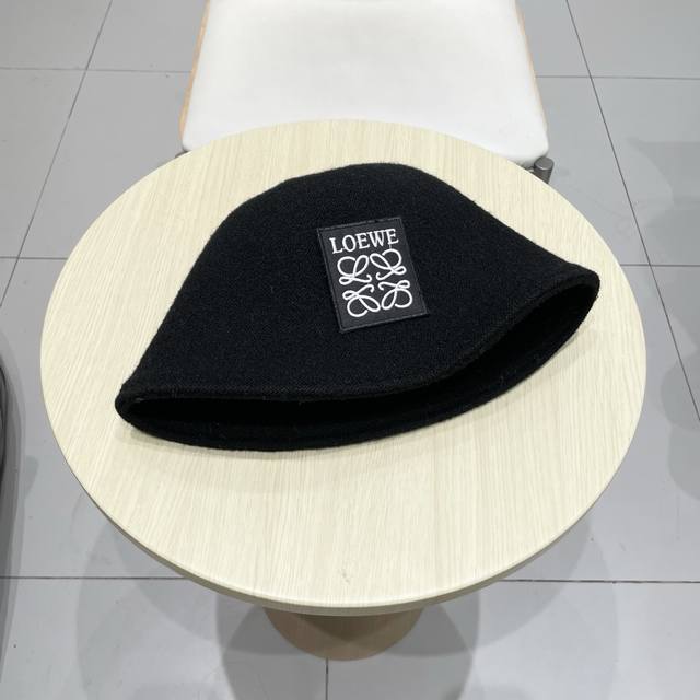 ＬＯＥＷＥ罗意威秋冬双面戴小众渔夫帽子女可折叠显脸小纯色百搭简约出游休闲盆帽