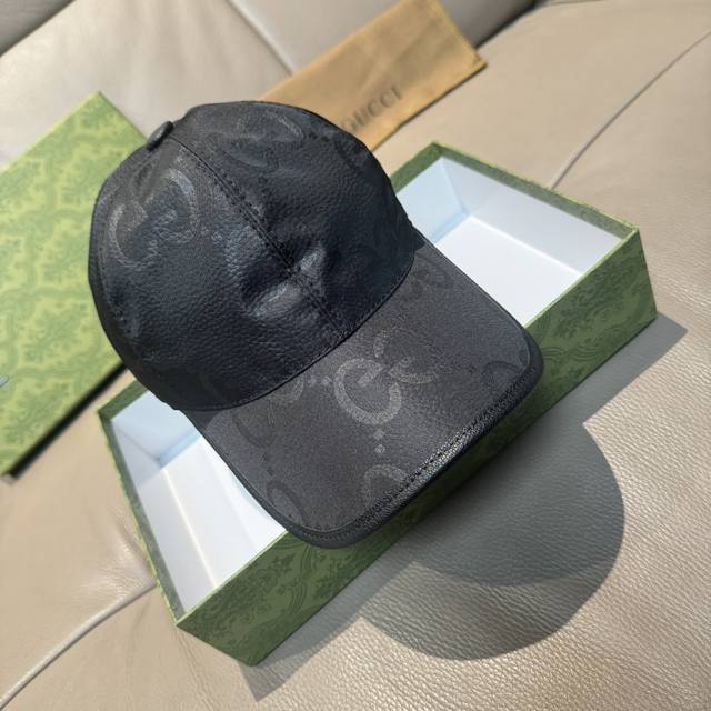 配包装布袋，Gucci古奇新款原单棒球帽， 大双G，专柜1:1开模订制，完美对花，原版帆布面料+头层牛皮，轻盈透气！基础头围56，贴片可调节。