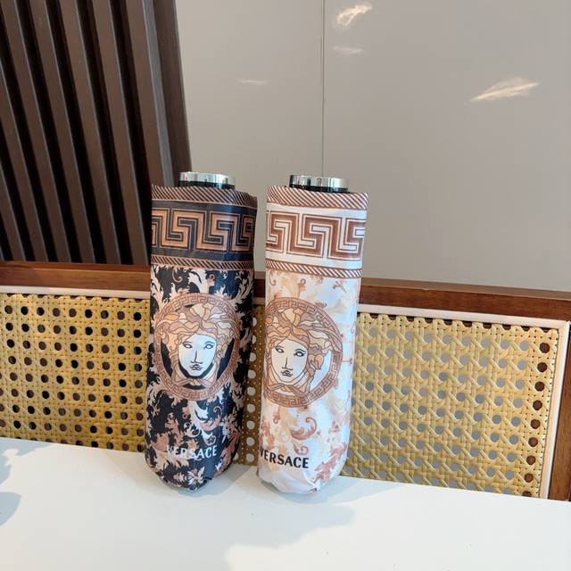 范思哲 Versace 新款 五折自动折叠晴雨伞 年度最新火爆单品 原单代工级品质 第一代210T碰击布防嗮拒水技术 阻隔99%直射伞面的紫外线 杜绝夏季晒伤