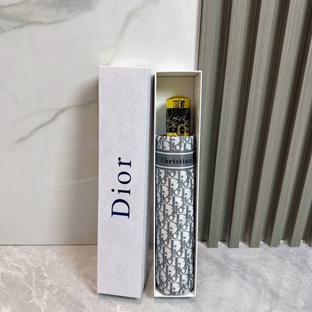 Dior 迪奥 夏季新款 全自动折叠晴雨伞 黑色涂层防晒有效阻隔紫外线99%，Upf 50 所以能起到伞下体感降温的效果！ 有效隔热，高效防晒 一把搞定，超轻全