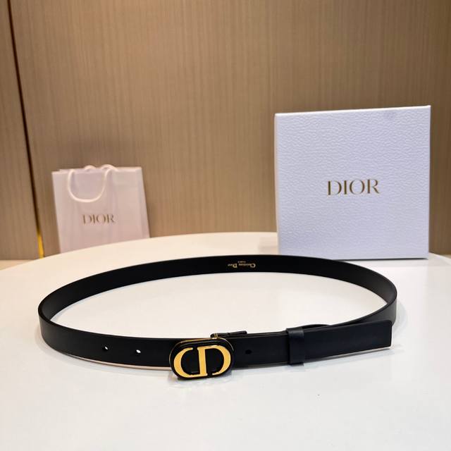 D～Ior 顶级原单 官网对版 价格P： 迪～奥官网最新款 尺寸：2.0Cm 女款 D I～Or贴皮扣金色 内侧饰以*Chr～Istian Dio～R Pari