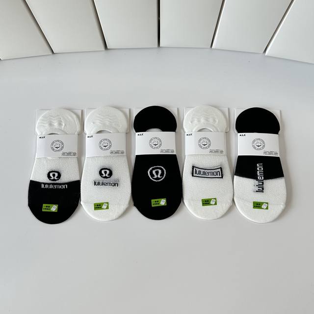 特 配包装 Lululemon 新款船袜堆堆袜袜子！一盒五双， 专柜同步筒款袜子，大牌出街，潮人必备超好搭