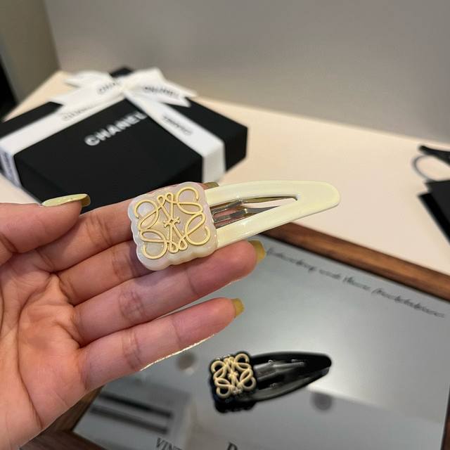 单个 Loewe罗意威新款发夹