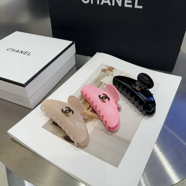 配包装盒 Chanel 香奈儿 最新款小香爆款抓夹，名媛范儿十足，小仙女必备