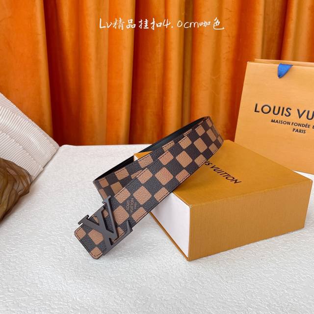 Louis Vuitton驴牌 新款压格面配原版平纹底，精品钢扣，精工制作，细节看图，实物拍摄，高端奢华，宽度4.0Cm 顶级