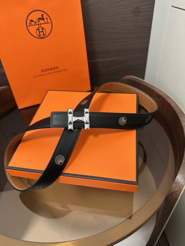 Hermes- Mors H 精品五金 搭配进口Epsom皮 宽度24Mm Hermes女款腰带以其精湛工艺高品质材料和经典设计备受推崇 是女士腰带顶级选择 简