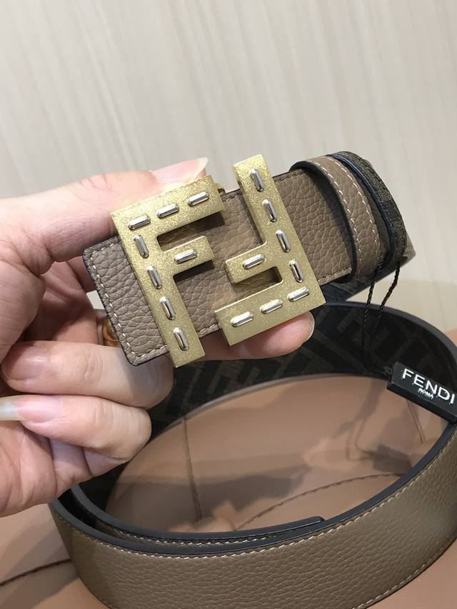 新款 Fd 宽38 Mm 支持Nfc 芯片扫描，标志造型皮带，原版亮面间色F铆钉扣，进口原版荔枝纹牛皮制成，镀金表面金属制品，品质保证，非市场通货！