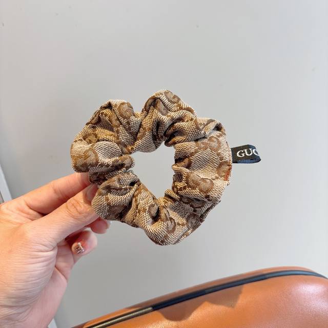 配包装 Gucci古奇 双G经典款发圈皮筋 精致佩戴舒适无压力，造型搭配必备！非常时尚百搭！名媛范儿。女神必备单品