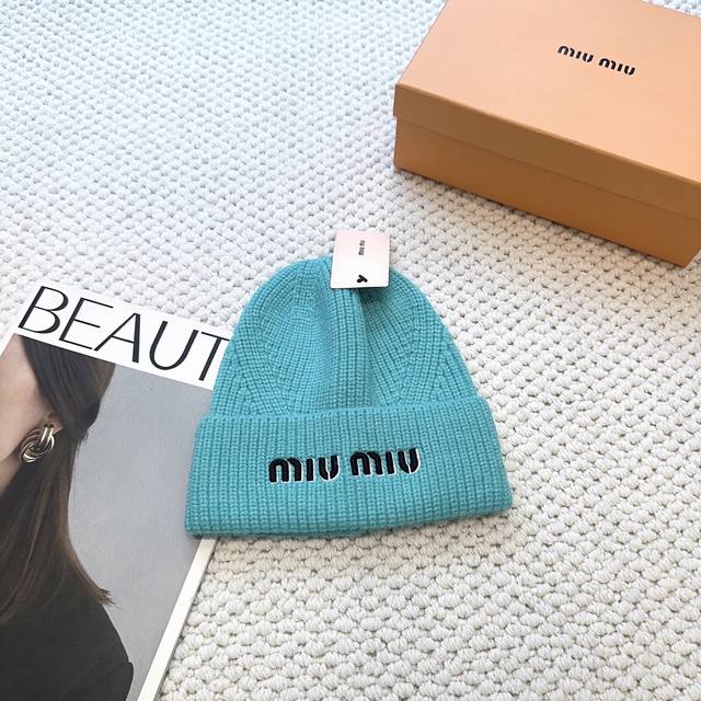 特批 Miumiu缪缪专柜爆款刺绣Logo针织帽！小红书新品发布，太了，高弹面料 经典色系，男女同款哦