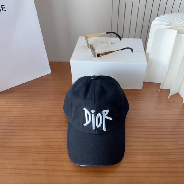 Dior 迪奥 新款原单棒球帽， 精致純也格调很有感觉，很酷很时尚，质量超赞