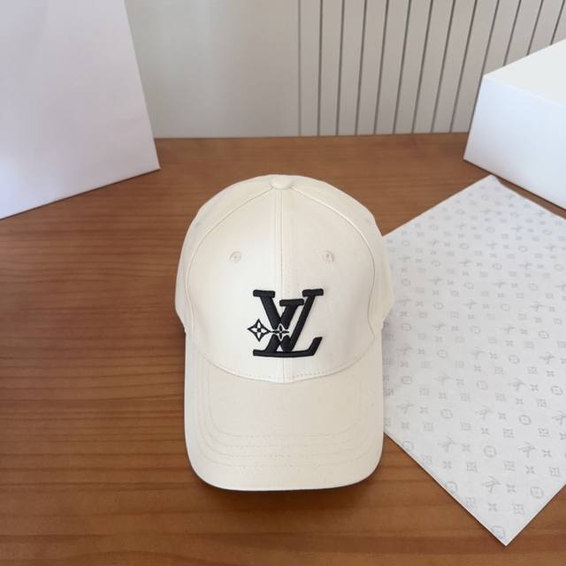 路易威登棒球帽Louisvuitton新款Lv棒球帽，重工打造完美刺绣，高端大气，百搭款男女通用！