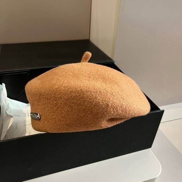 Miumiu缪缪羊毛贝雷帽 ，百分百羊毛面料，