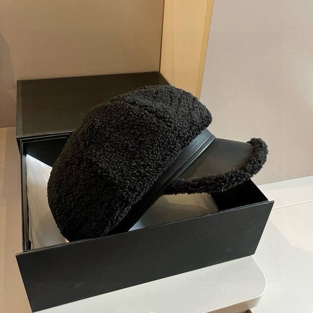 缪缪Miumiu秋冬新款羊羔绒画家帽，头围57Cm