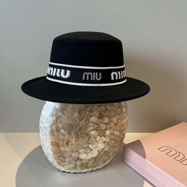 黑色 Miumiu缪缪秋冬新款羊毛礼帽，平顶礼帽，百分百羊毛%面料，头围57Cm