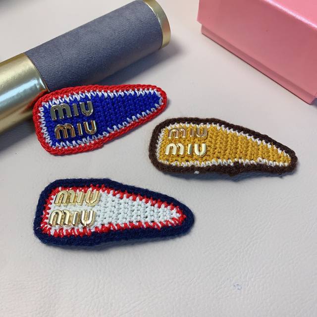 Miumiu缪缪 Miumiu发夹 针织羊毛Bb夹边夹日常精致小单品 气质百搭小仙女必入单品 宝藏款 闭眼入推荐款 单个