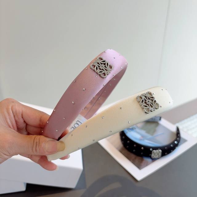 配包装 Loewe 罗意威 火爆新款海绵发箍特供面料头箍、尖端网红最新款来袭 ！ 清新淑女范让时尚更简单！