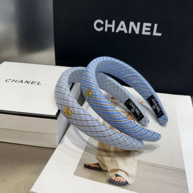 配包装盒 Chanel 香奈儿 最新款小香格子发箍，超级好看！名媛范儿十足，小仙女必备
