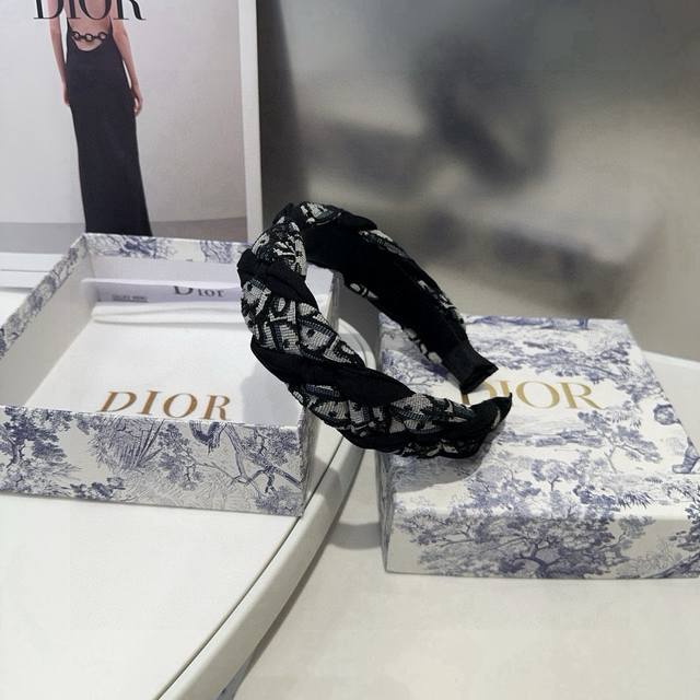 配包装盒 Dior 迪奥 新款发箍，特别好看！时尚百搭，简单又实用，小姐姐必备