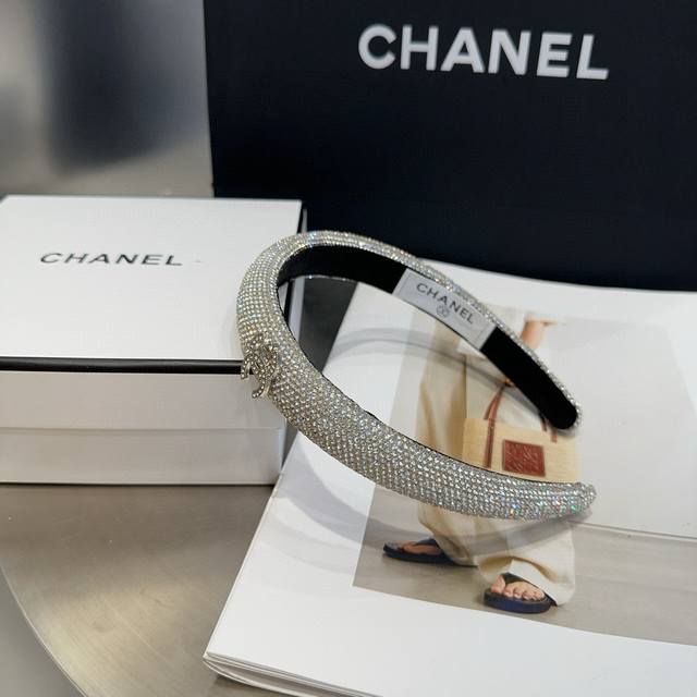 配包装盒 Chanel 香奈儿 新款小香发箍，闪亮的小钻石，实在太美了！女神必入哦