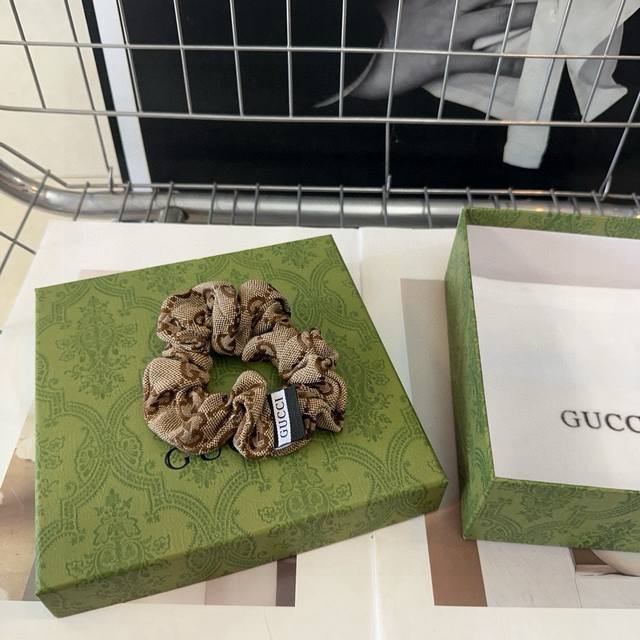 配包装盒 Gucci 古奇 Gg字母发圈，经典百搭，特别耐看，永不过时！
