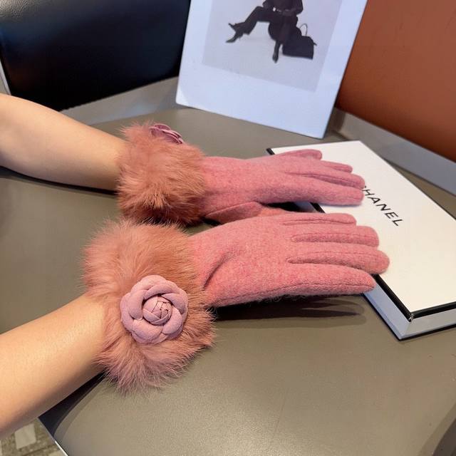 香奈儿新品羊毛手套，时尚手套，秋冬保暖加绒内里，上手超舒适柔软、百搭！均码