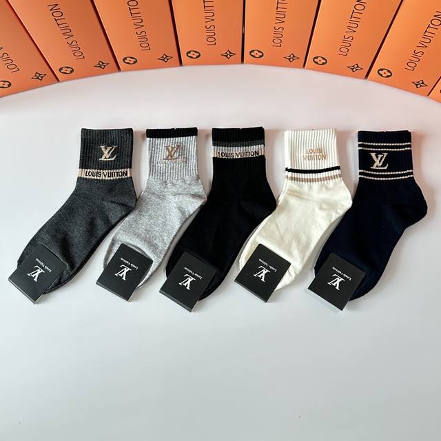 特 配专柜包装 Lv 路易威登 新款中长款堆堆袜袜子！一盒五双，专柜同步筒袜袜子，大牌出街，潮人必备超好搭