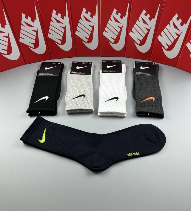 特 配专柜包装 Nike 耐克 新款中长款堆堆袜袜子！一盒五双，专柜同步筒袜袜子，大牌出街，潮人必备超好搭