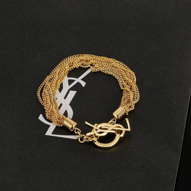 Ysl 圣罗兰 多层链条手链 原装黄铜材质 Yves Saint Laurent 创立于1961年 优雅抽象大胆别致的设计风格使它成为奢华时尚界著名的品牌之一。